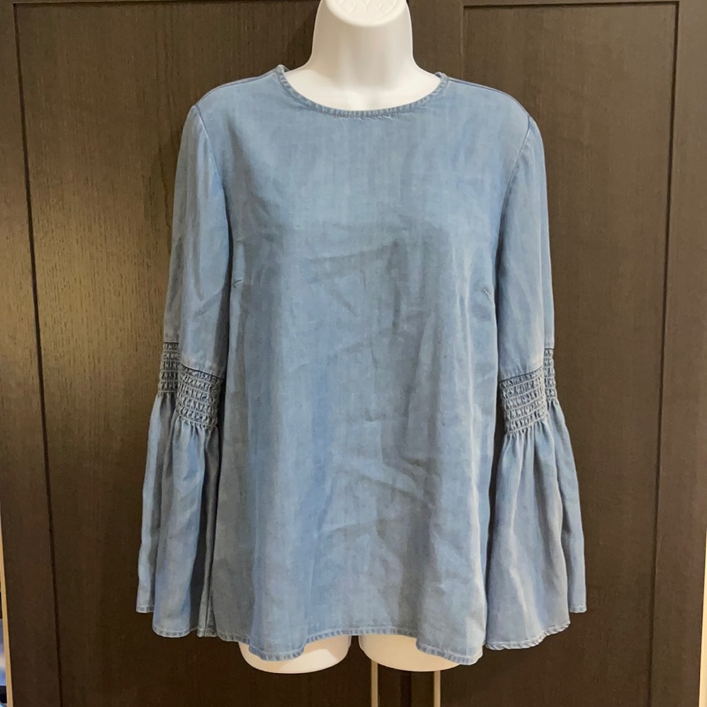 BeachLunchLounge Lightweight Denim Top Flared Sleeves SZ M